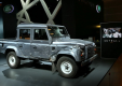 Новый Range Rover и легендарный внедорожник Defender из фильма «007: Координаты «Скайфолл» дебютирует в Париже