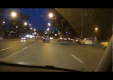 Пешеход пугает мотоциклиста на BMW, байк опрокидывается прямо на водителя