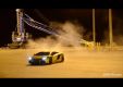 Золотая Lamborghini Aventador дрифтует в пустом порту