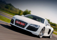 Смотрим на купе Audi R8 V10 под правильным углом