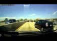 Две Toyota Prius играют в салки на дороге