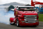 Заряженный грузовик-кабриолет Scania R999 “Red Pearl”