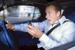 По статистике около 50% водителей в возрасте до 30 выходят в сеть во время вождения