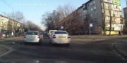 Неадекватная женщина за рулем на Украине преследует Skoda Octavia