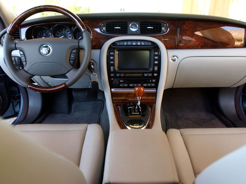 Jaguar XJ 2009 салон