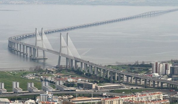 Мост Васко де Гама в Португалии