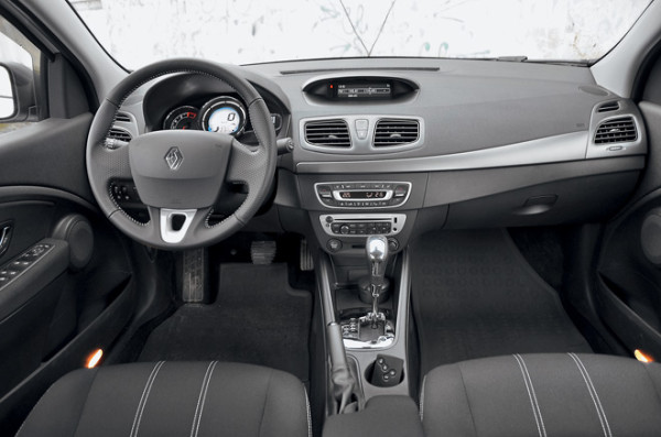 Kia Cerato-Toyota Corolla-Renault Fluence-Ford Focus-Citroen C4 sedan-20
